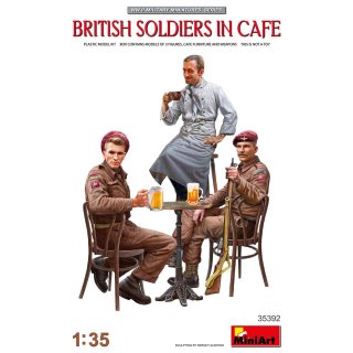 1:35 Fig. Brit. Soldaten im Café (3)