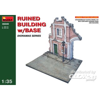 1:35 Ruined Building w/Base