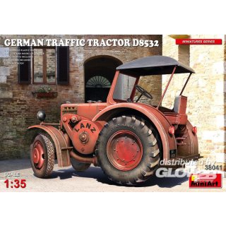 1:35 Deutscher Traktor/Zugmaschine "D8532"